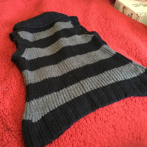 Sweater, Size Large - Picture 8 of 8